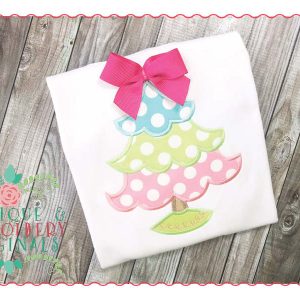 125 Christmas Tree Skirted Applique Design