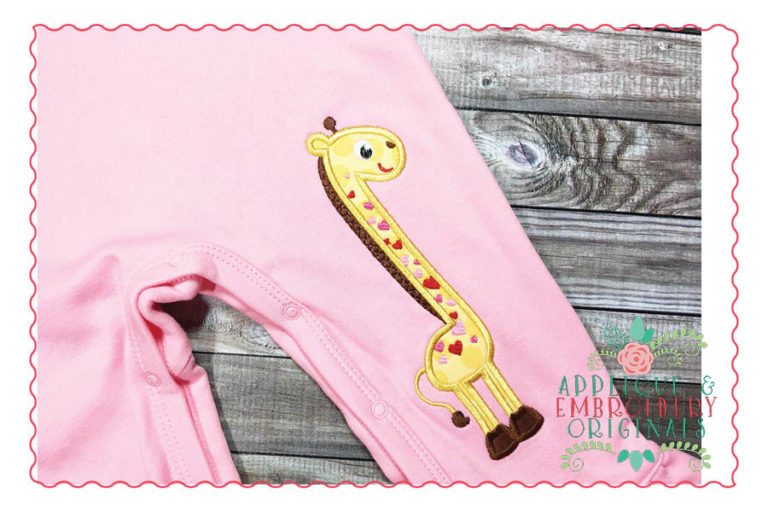 179 Giraffe with Hearts Applique Design