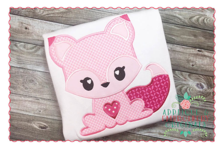 184 Fox with Heart Applique Design