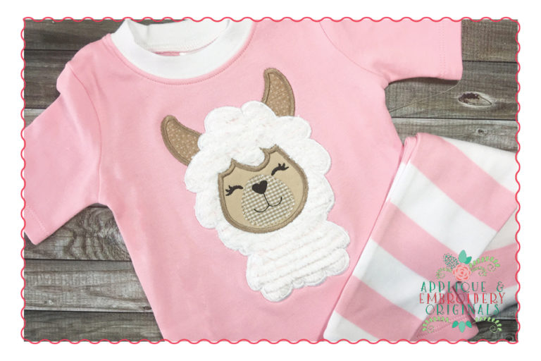 1466 Llama Head Applique Design