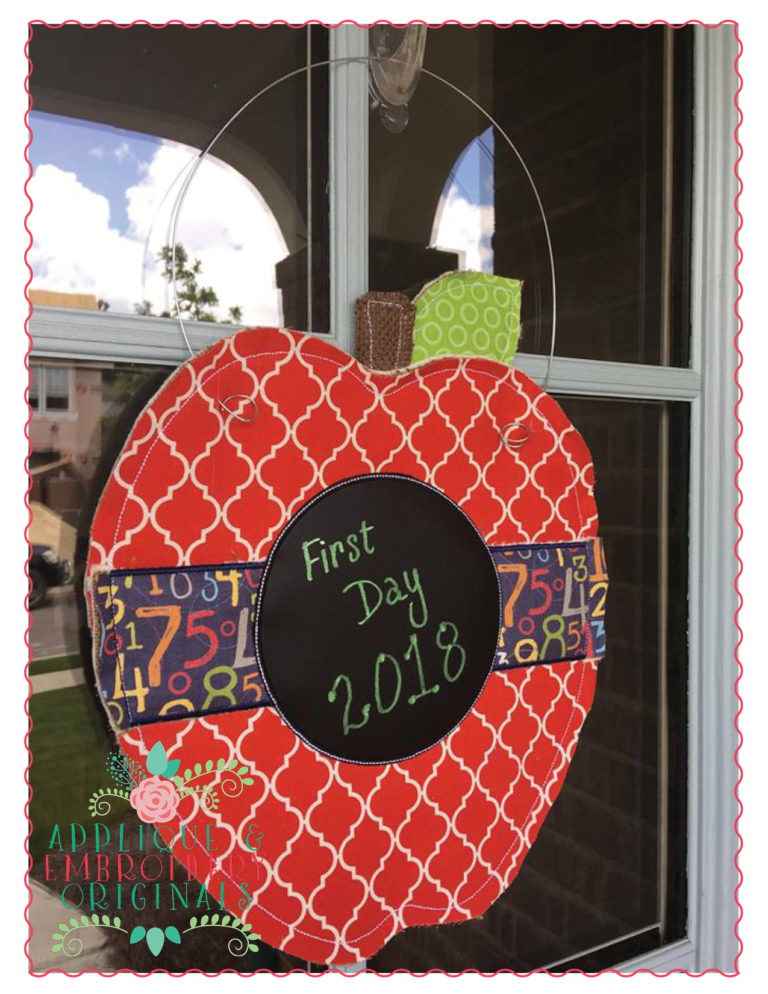 455 Back to School Apple Banner Door Hanger In-The-Hoop Applique Design