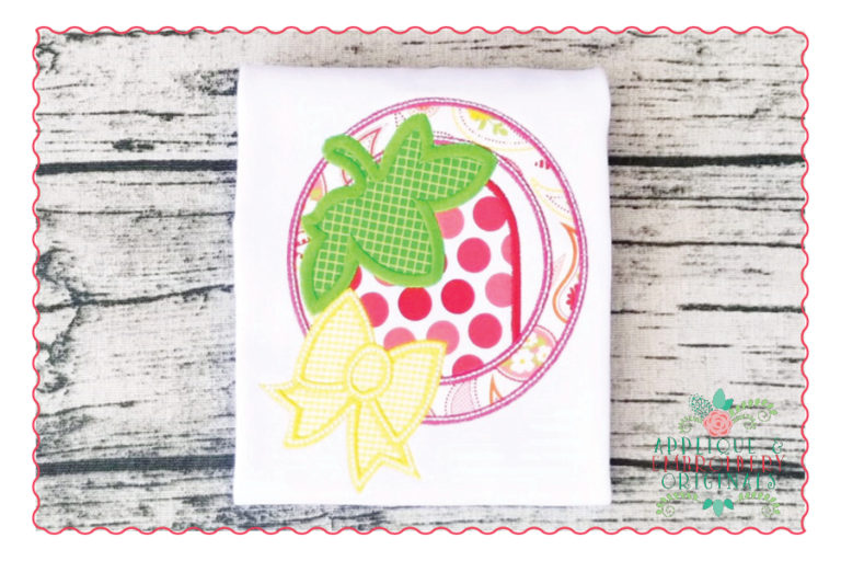 464 Strawberry Frame with Bow Applique Design